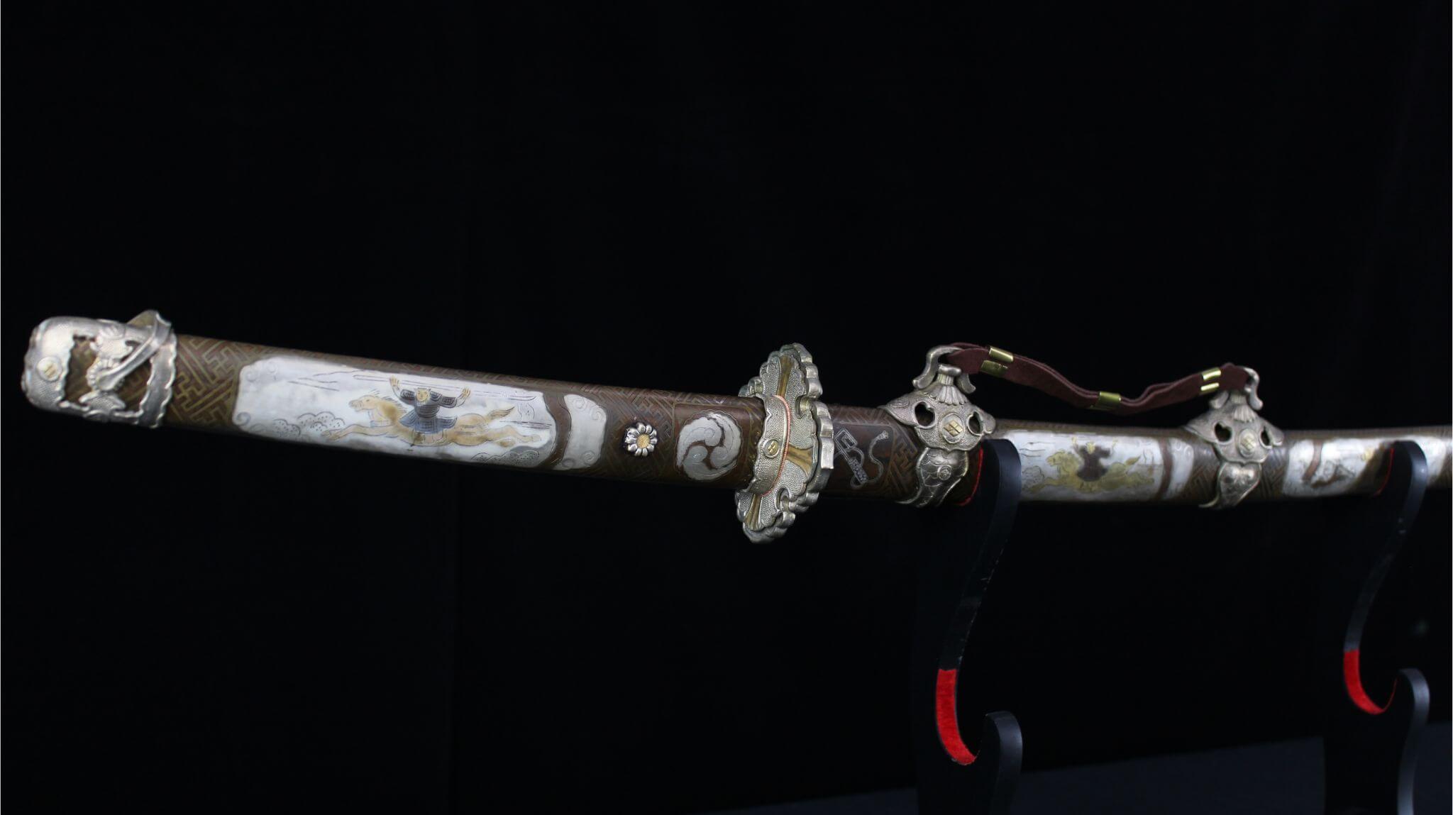 SWK-10082 Swordier Reproduction of 10th to 16th Century Samurai Tachi with Antique Koshirae SWK-10082 Swordier Reproduction of 10th to 16th Century Samurai Tachi with Antique Koshirae